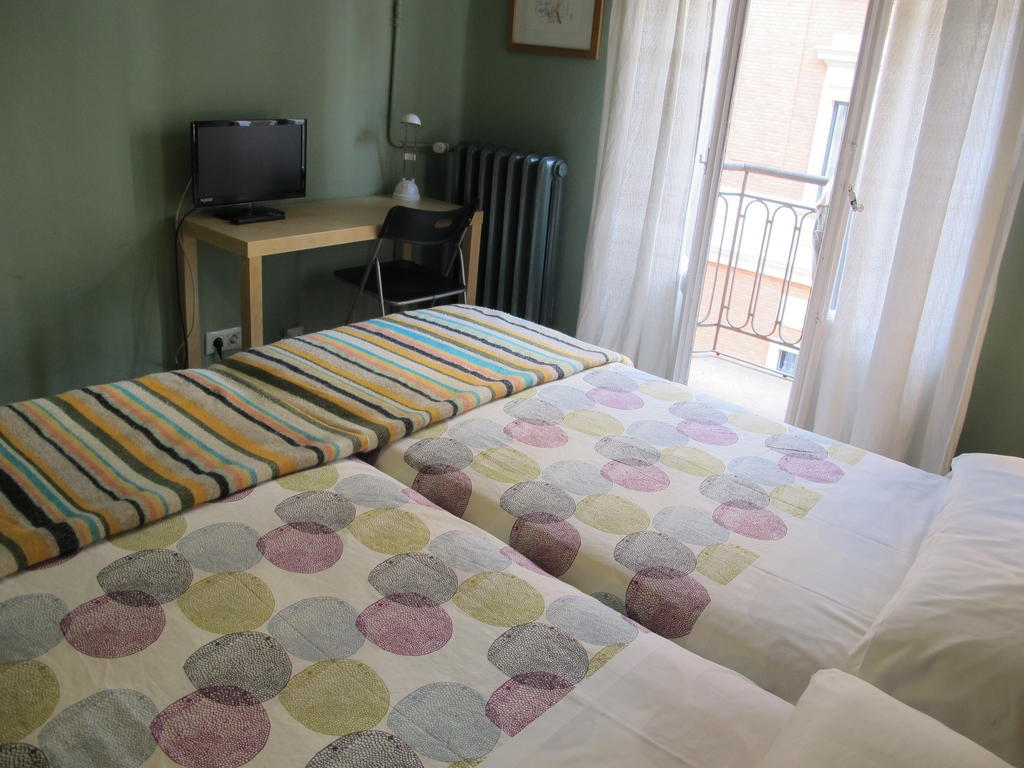 Pension Blanca B&B Леон Екстериор снимка