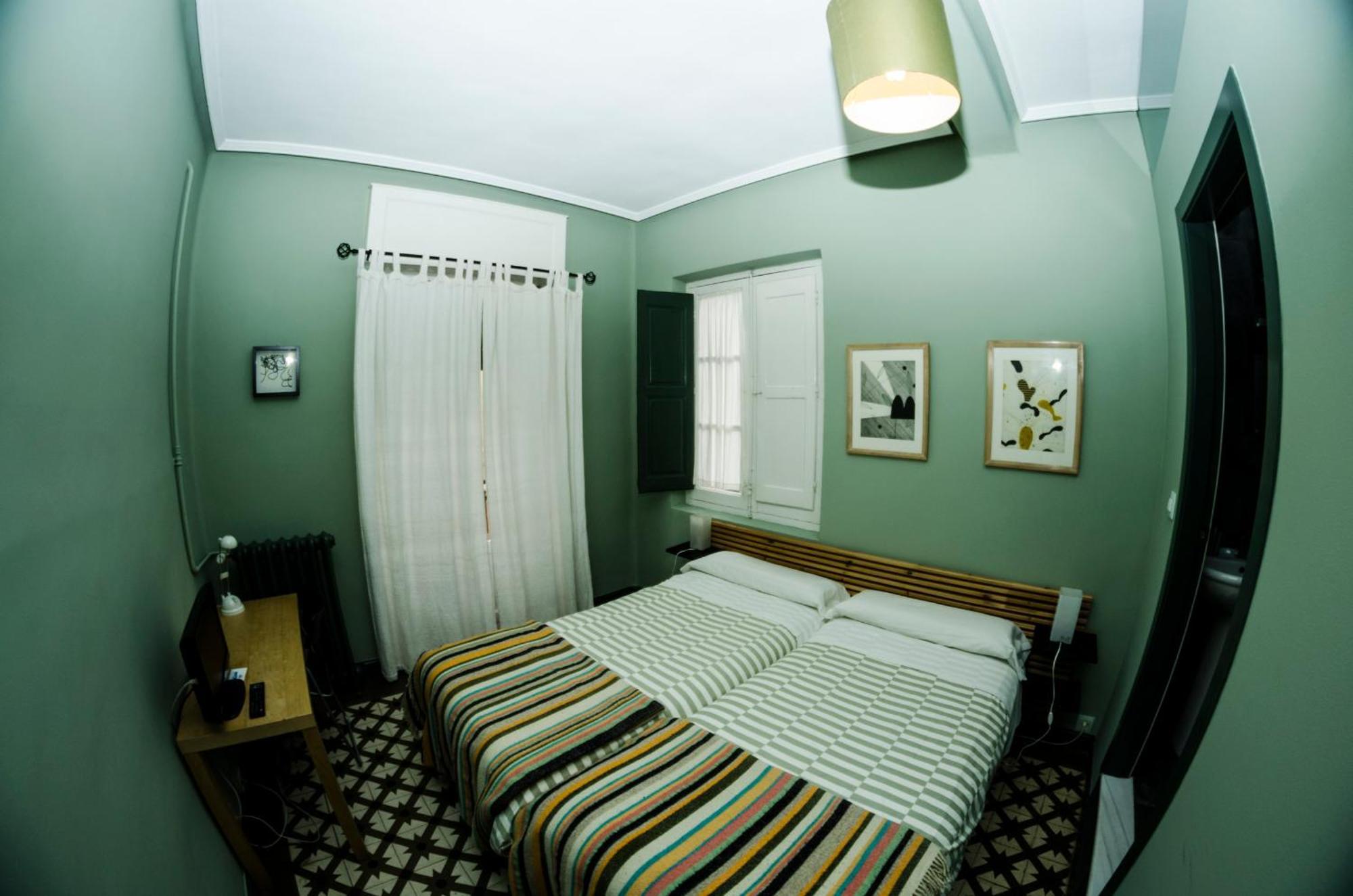 Pension Blanca B&B Леон Екстериор снимка
