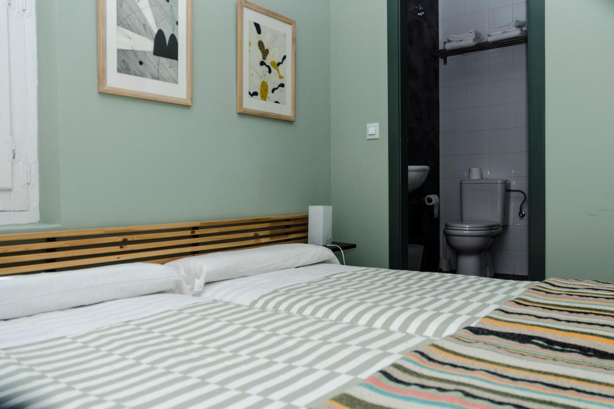 Pension Blanca B&B Леон Екстериор снимка